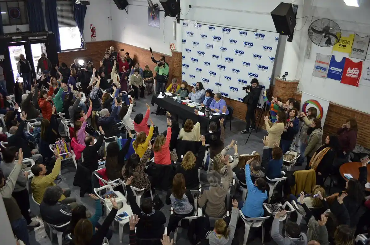 Los docentes aceptaron la propuesta de aumento salarial del gobierno bonaerense