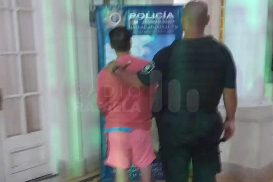 La tomó del cuello y la golpeó para echarla de la casa: el violento quedó detenido