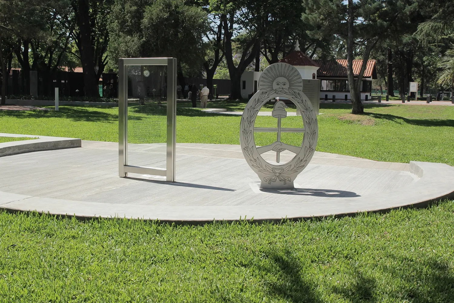 Jorge y Mauricio Macri inauguraron el Paseo de la República en la Quinta de Olivos