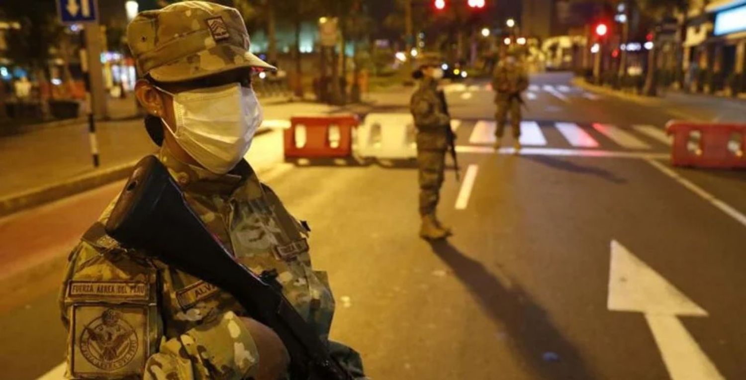 Por la ola de violencia, Perú dispone el toque de queda en Lima y Callao