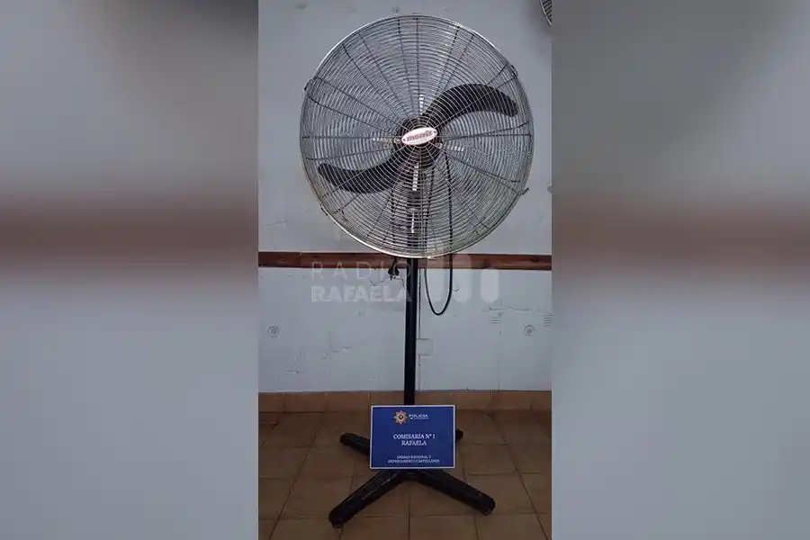La policía recuperó un ventilador de pie industrial que había sido robado
