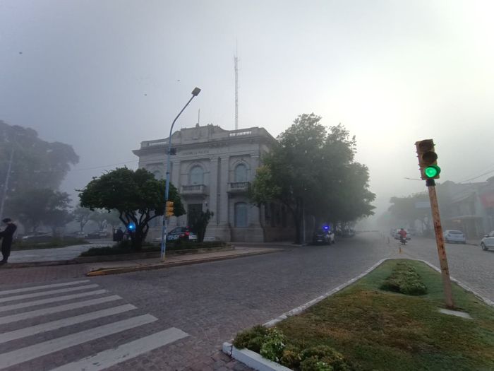 Corte de tránsito y despliegue policial frente a la Jefatura de Rafaela en una nueva manifestación pacífica - 3