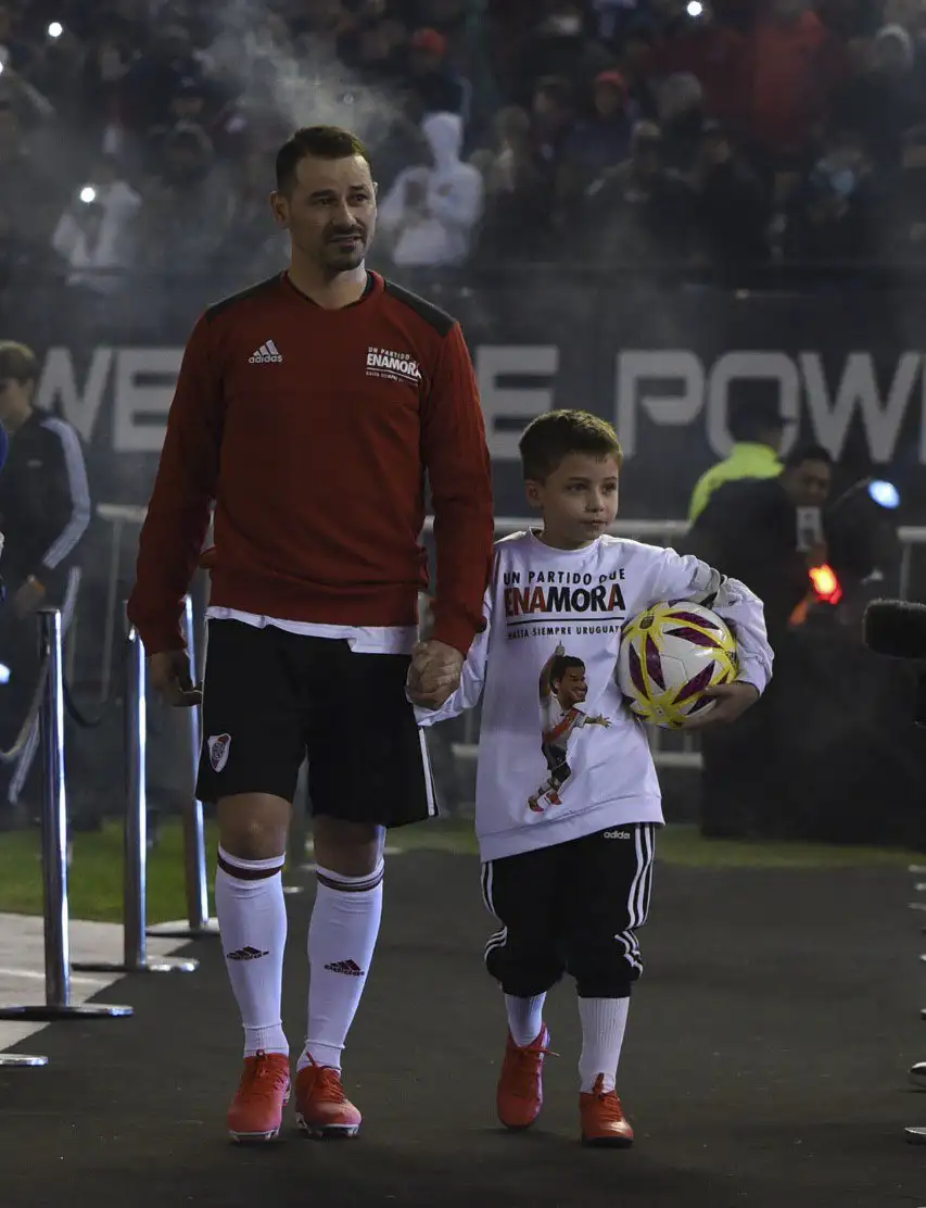 River despidió a Mora