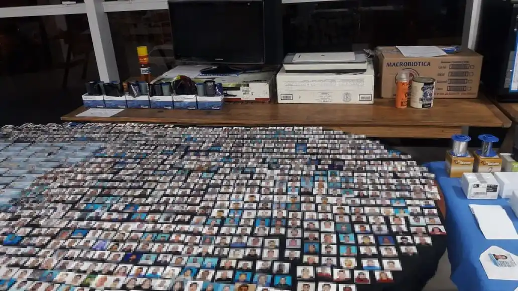 Cayeron "Los Nairobi", una banda de falsificadores de licencias, títulos, VTV, DNI y pasaportes
