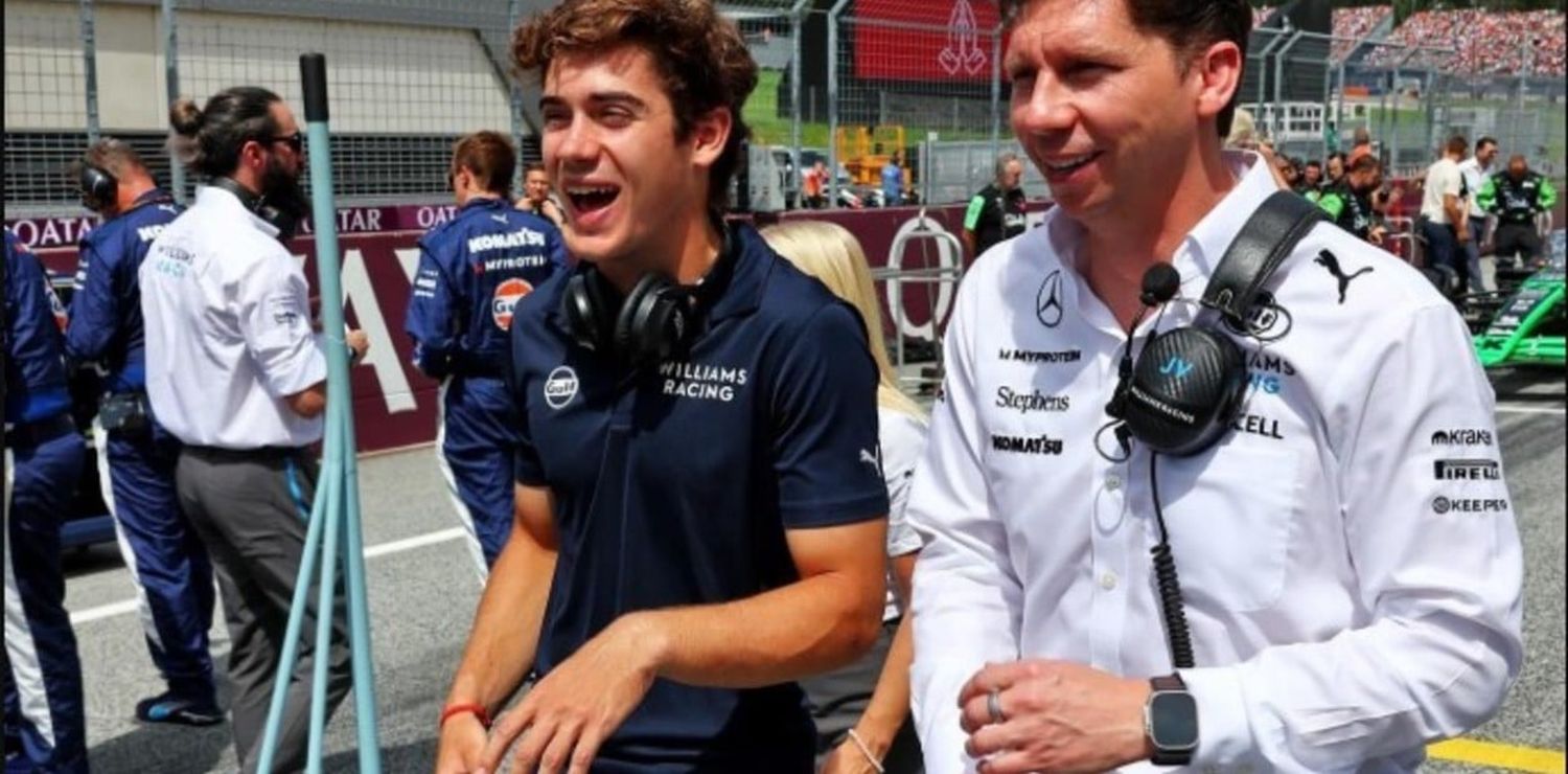 Franco Colapinto junto al jefe de equipo de Williams, James Vowles.