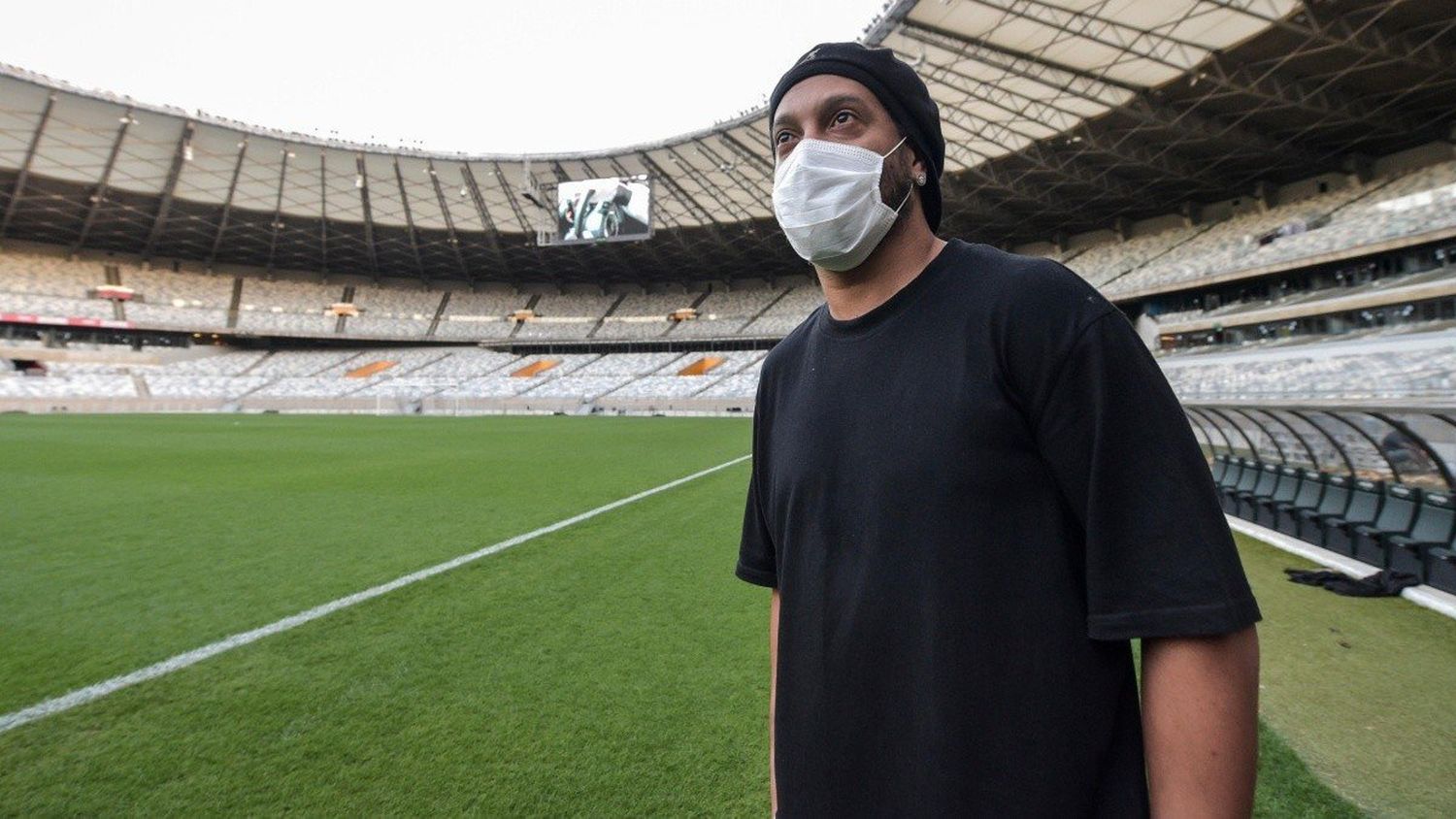 Ronaldinho anunció que dio positivo en coronavirus