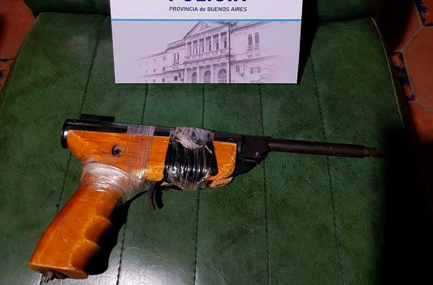 Alto Camet: rompió la ventana y amenazó a una pareja con un rifle de aire comprimido