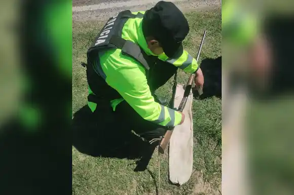 Hallaron armas sin documentación en controles policiales en dos rutas provinciales