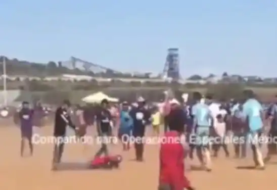 Video: Lo mataron a tiros en medio de una cancha de fútbol