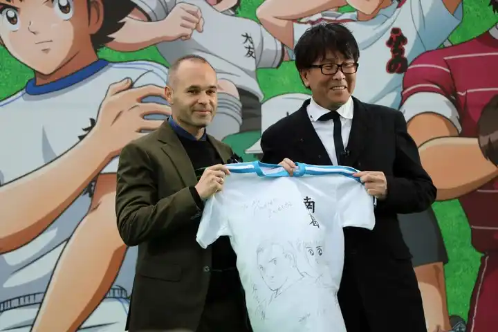 Iniesta se encuentra con los Supercampeones