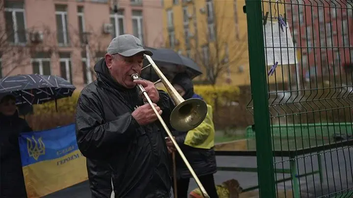 LA INCREÍBLE PROMESA de un músico ucraniano hasta que acabe la guerra