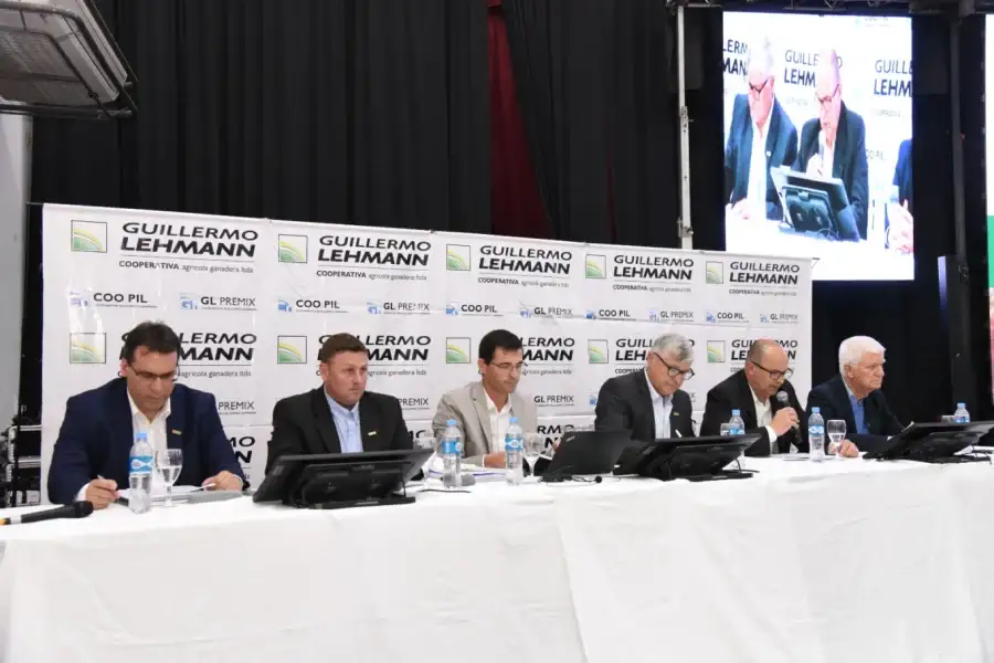 Autoridades en la Asamblea Anual de La Lehmann