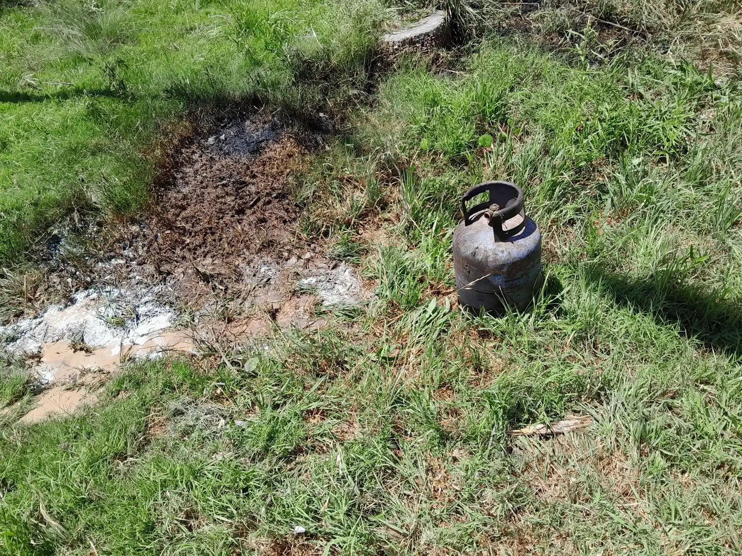 Falló una garrafa, provocó un principio de incendio y dejó a un hombre con quemaduras en rostro, manos y pies - 1