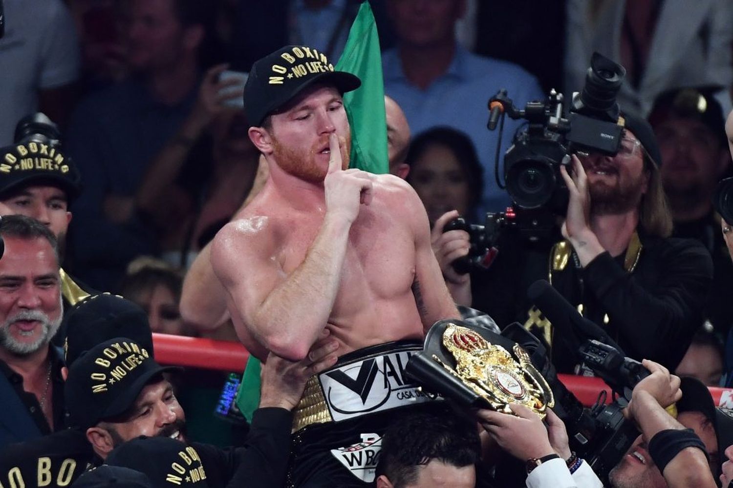 Saúl “Canelo” Álvarez ya no es campeón mundial de los medianos