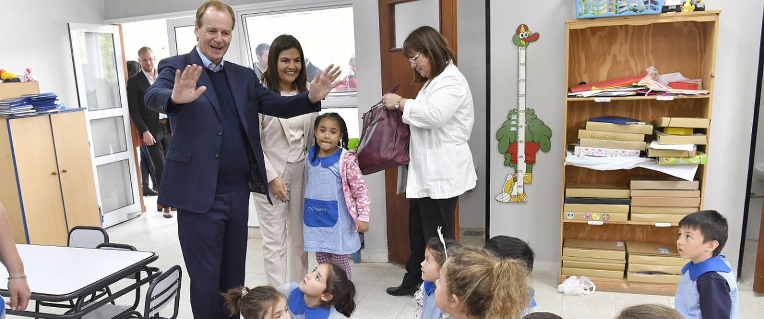 Bordet inauguró obras en Villa Elisa y ratificó su compromiso por la educación como derecho humano