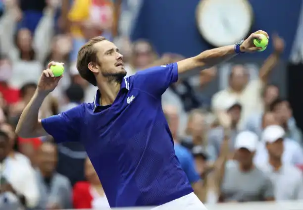 Medvedev va por el título.