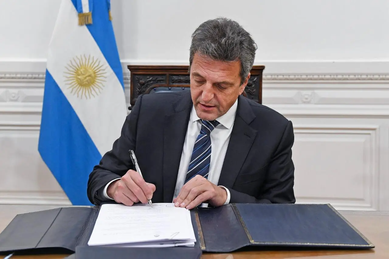 Massa destacó la aprobación de las leyes de incentivo fiscal a la Industria Automotriz