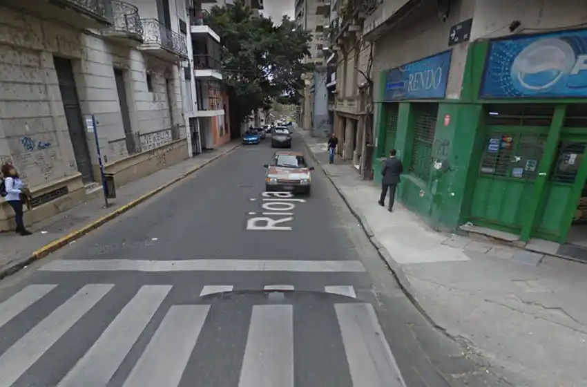 Robaron amenazando con un destornillador e intentaron escapar en colectivo