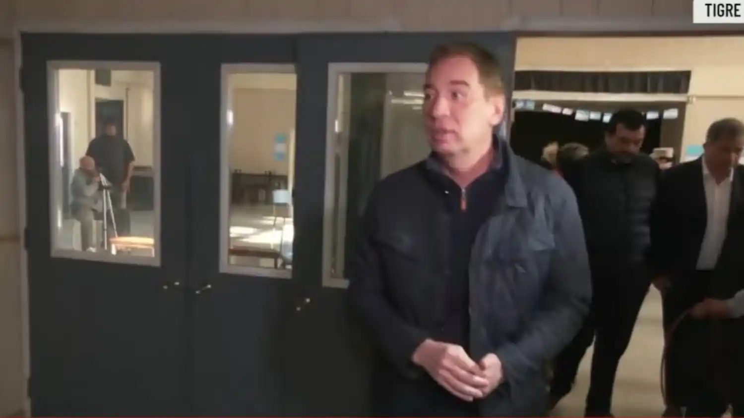 Diego Santilli votó en El Talar y llamó a los bonaerenses a participar en las elecciones: "Ojalá la gente venga a votar"