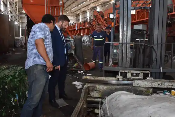 El intendente Azcué recorrió las instalaciones de la planta de reciclaje 