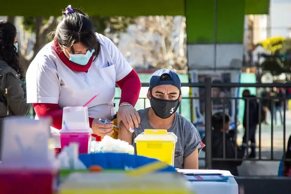 Kicillof anunció segunda dosis libre para mayores de 30: “Estamos en fase de terminar el proceso de vacunación”