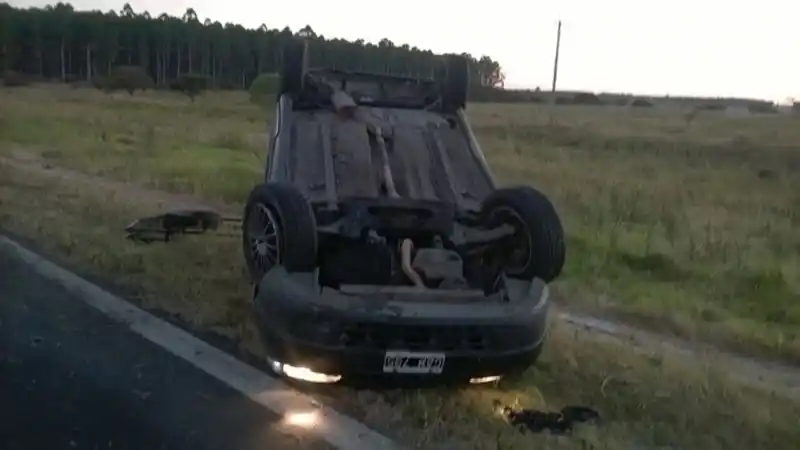 Una familia protagonizó un vuelco en la Autovía Artigas