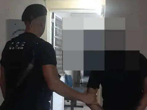 Aprehenden a hombre agresivo y recuperan motocicleta robada