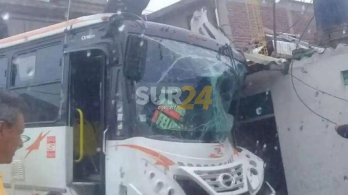 Un micro se estrelló contra una vivienda: 19 muertos y decenas de heridos