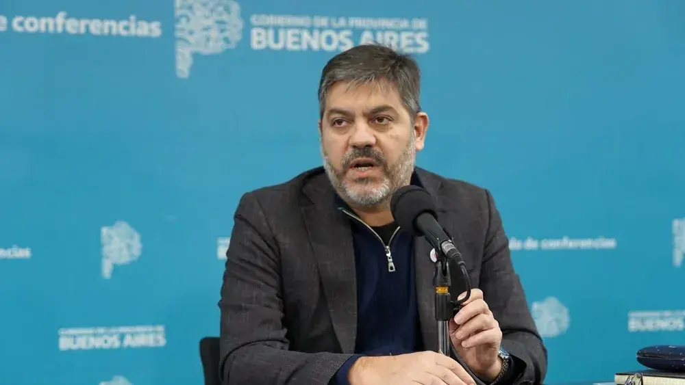 El ministro de Gobierno, Carlos Bianco, en conferencia de prensa. (Agencia DIB)