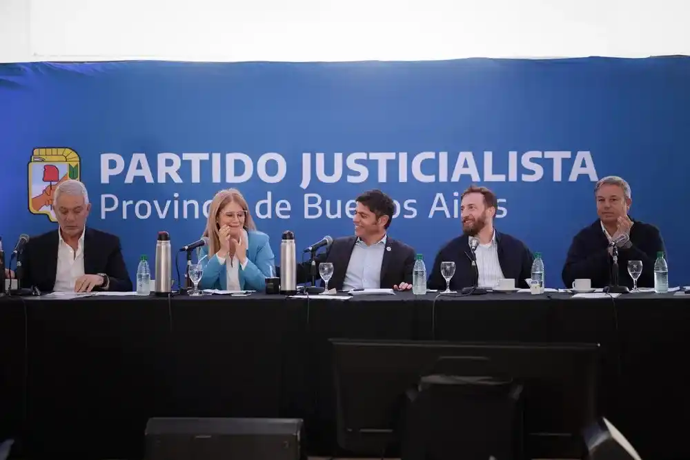 Tras la reunión, Kicillof planteó la necesidad de ampliar la base del partido.