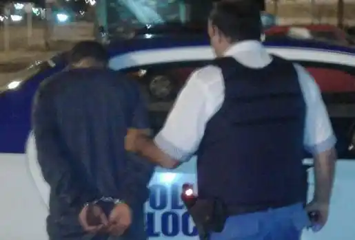 Redujo a un delincuente y lo entrego a la Policía