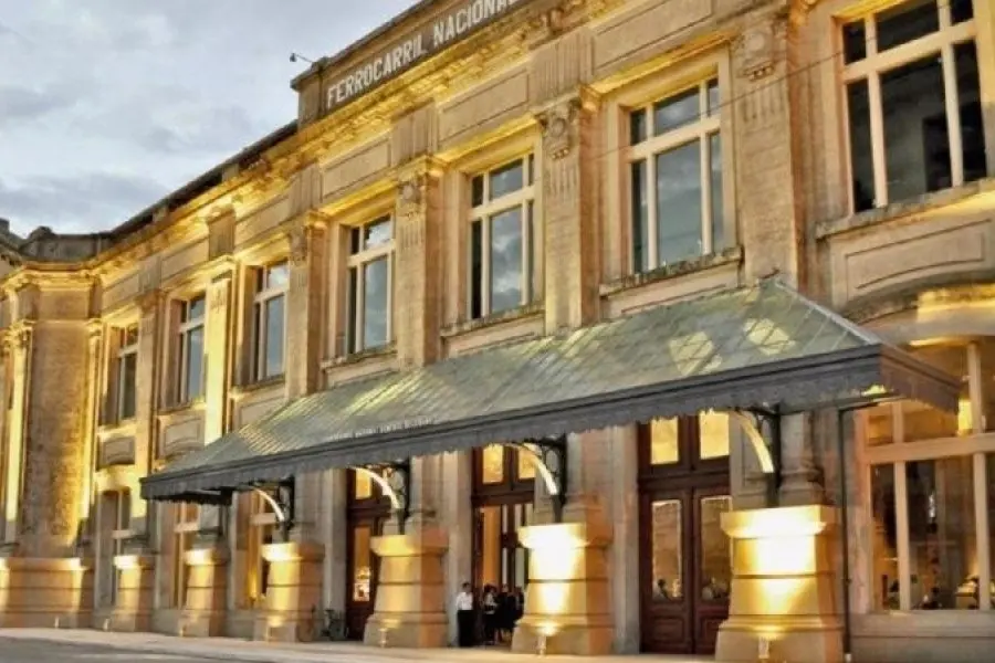 Un hombre abandonó a su hijo con discapacidad en una estación de tren en Santa Fe