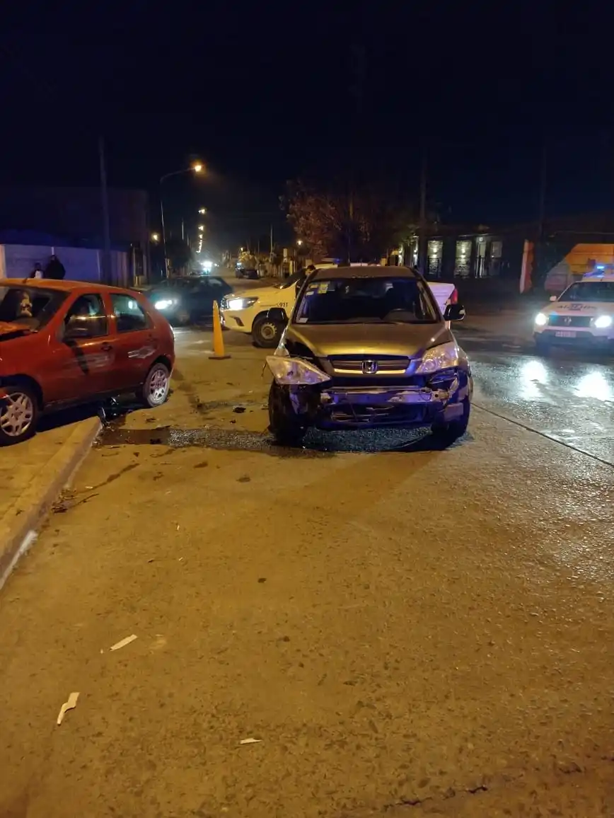 Choque entre dos vehículos en Basilico y Ugalde
