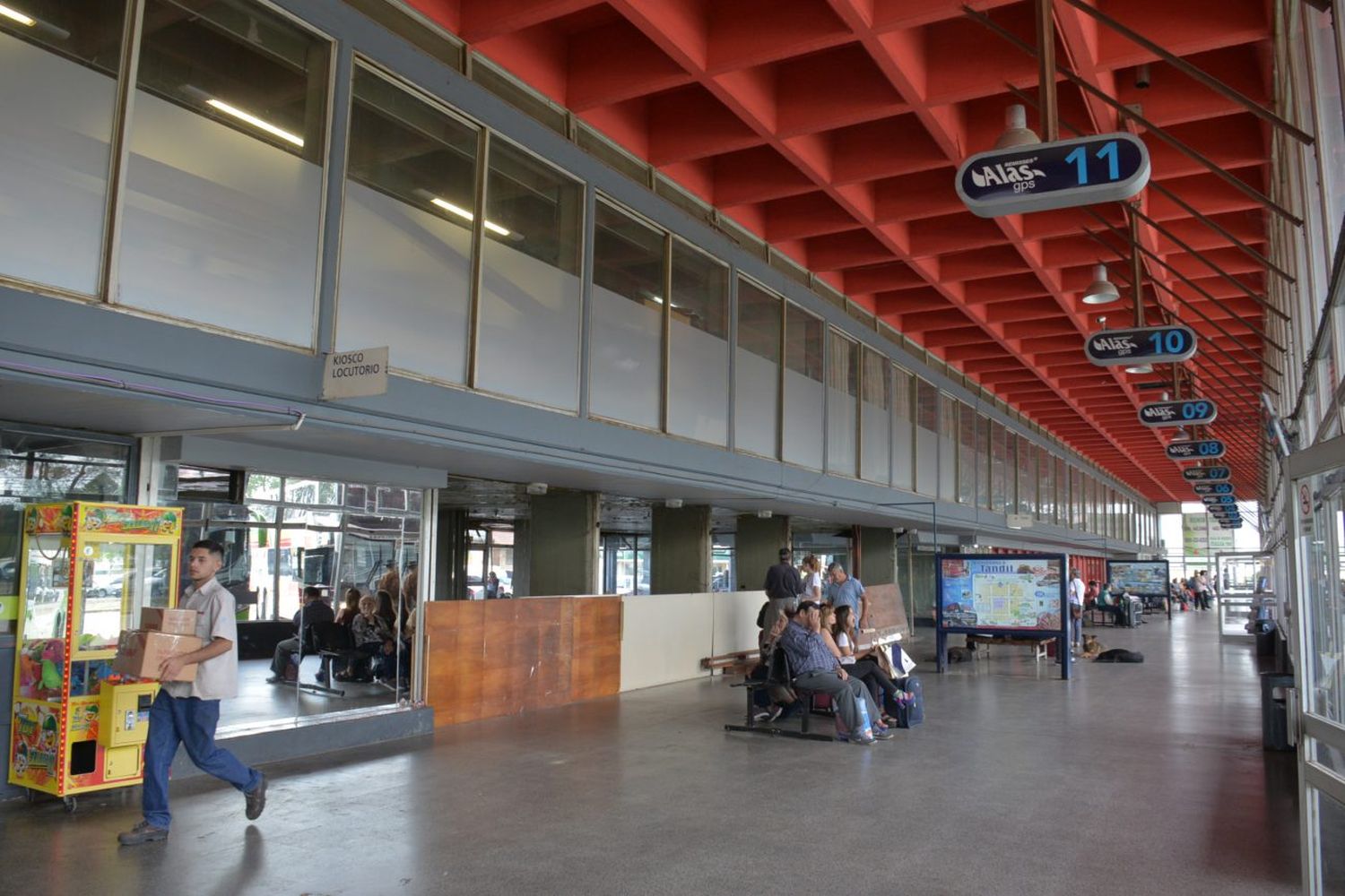 Con cambios y un plan de obras acotado a 5 años, se firmó la adjudicación de la Terminal