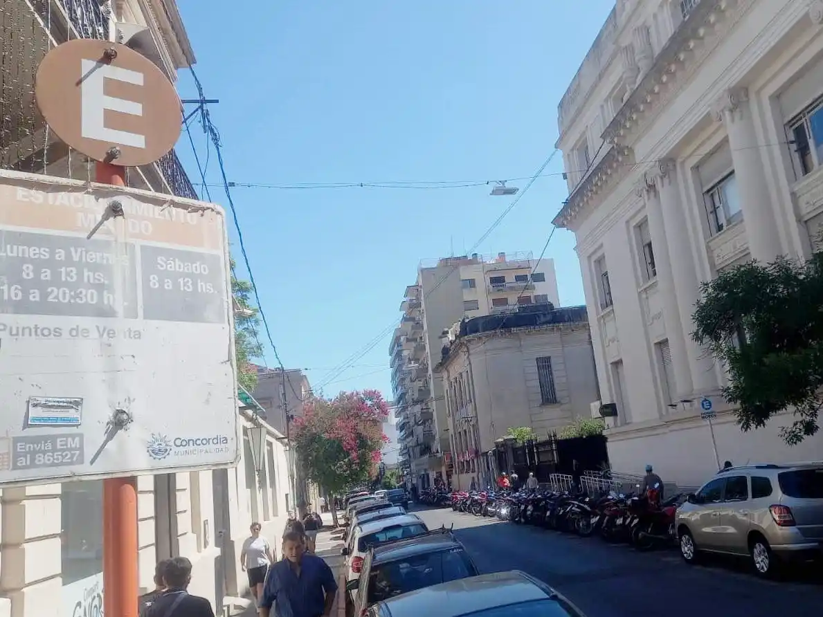 Estacionamiento medido liberado durante los días 30, 31 de diciembre y 1 de enero