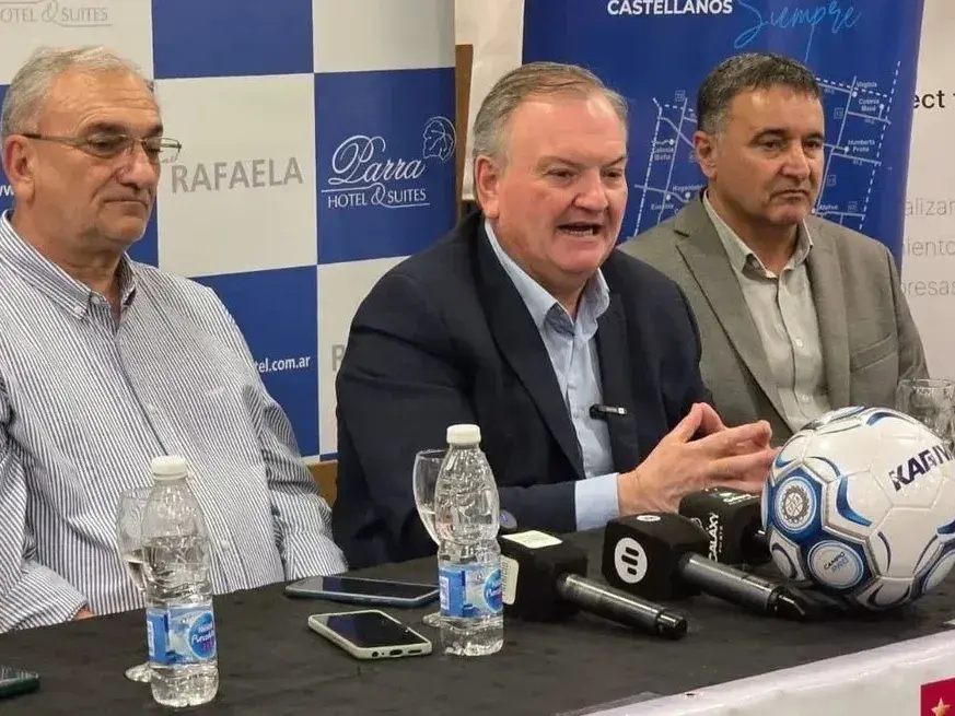 Los senadores A.Calvo y F.Michling en al presentación de la segunda edición de la Copa Bi Departamental.