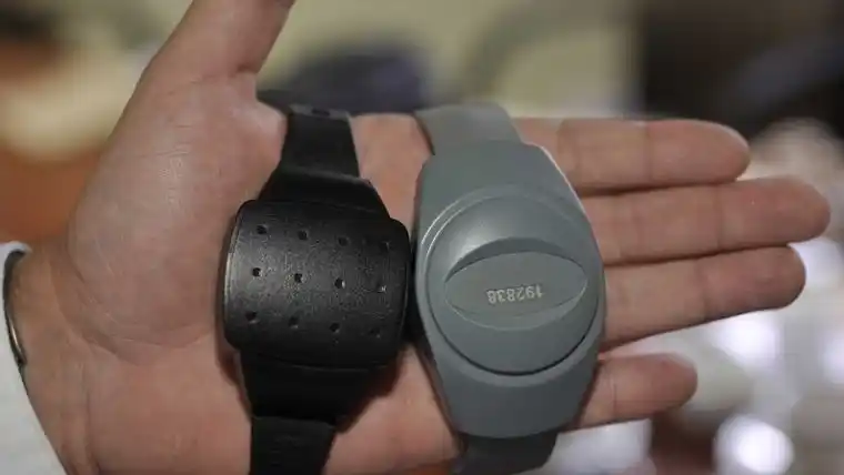 Colocarán pulseras a presos con arresto domiciliario