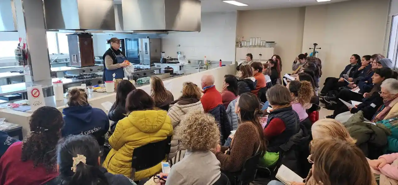 La jornada contó con la cocina en vivo a cargo de Ana Capel.