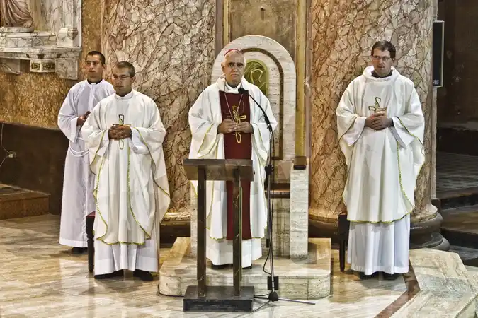 La Iglesia cargó contra los fondos buitre