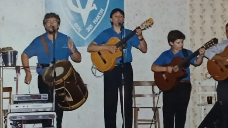 “El Chachi” Ludueña y su banda actuarán este domingo en vivo