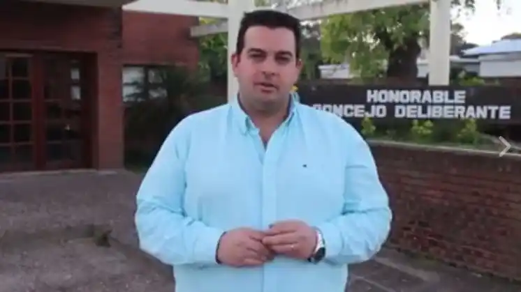 Insólito: El candidato de Randazzo en Villa Gesell pide más "inverCión" en educación