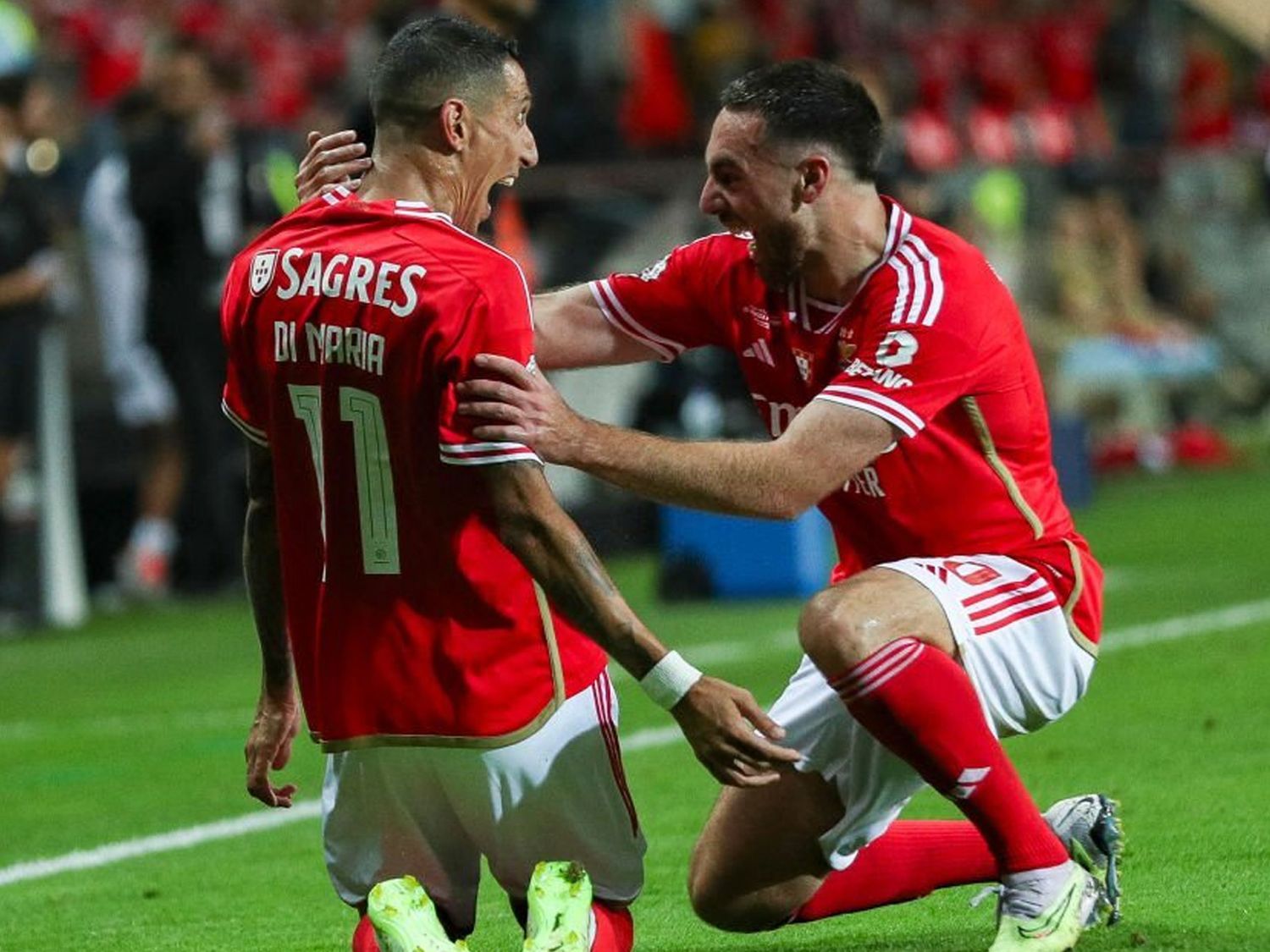 Golazo de Di María para el triunfo de Benfica