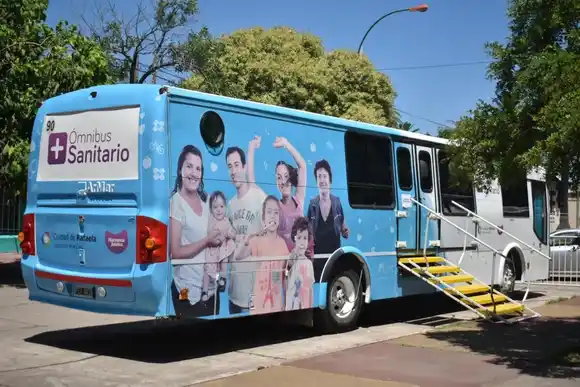 El Ómnibus Sanitario de visita en el barrio Villa Podio