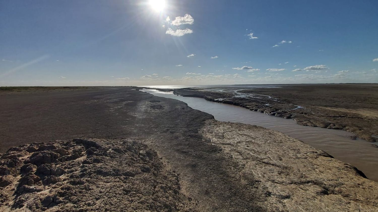 Los pescadores están preocupados ante la grave situación por la bajante del río