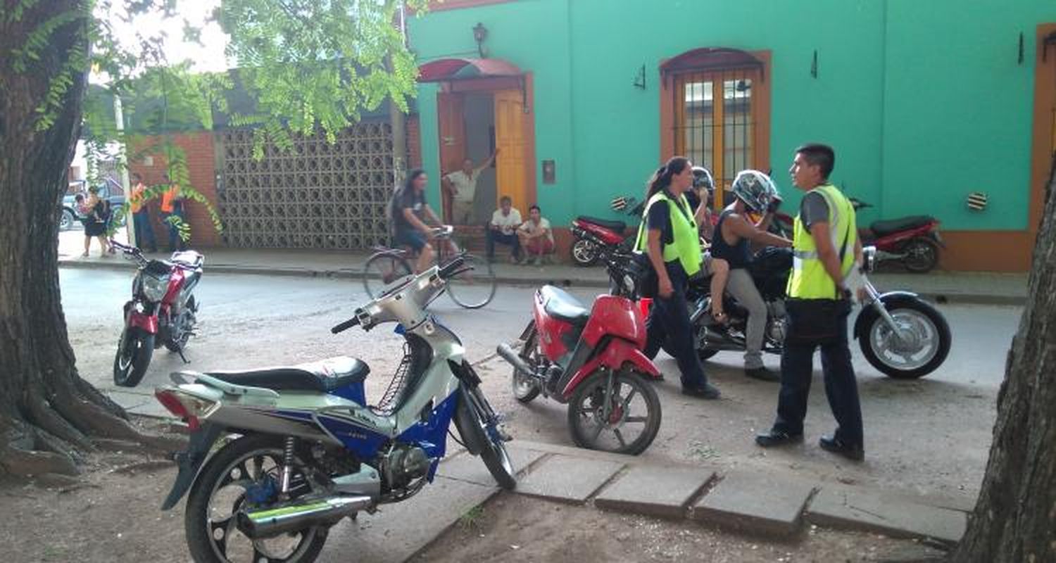 Intenso operativo de tránsito con participación de la Policía Local