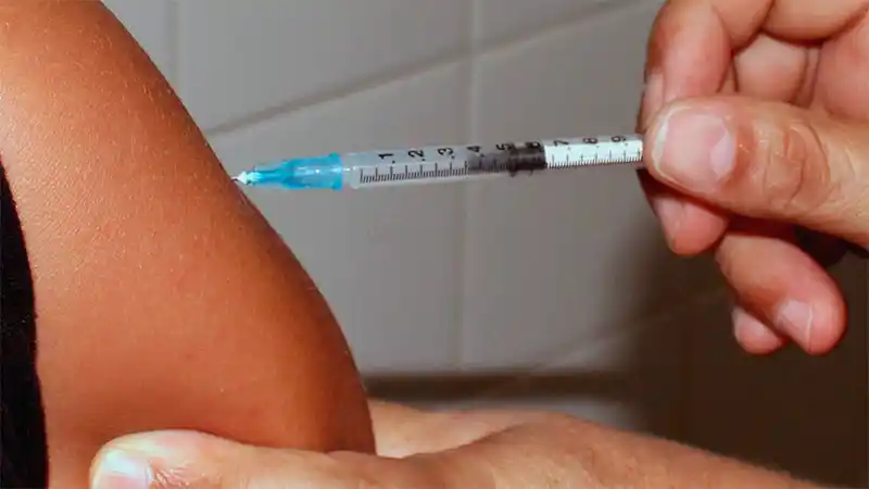 Llegaron más de 200.000 dosis de vacunas a Entre Ríos y empiezan a distribuirlas 