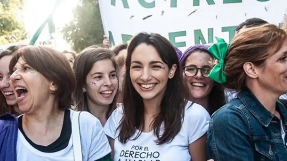 Thelma Fardin festejó sus 27 años con una foto muy sensual y en ropa interior