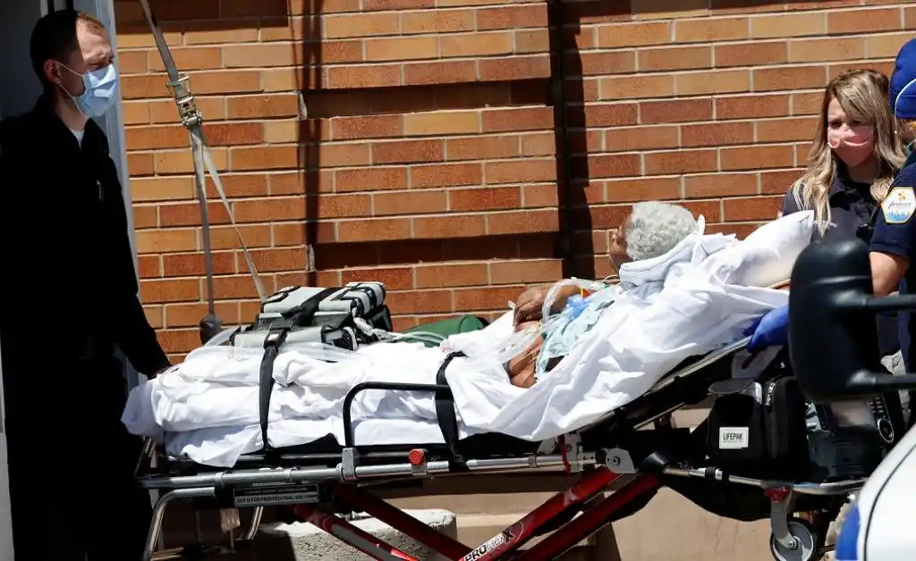 EEUU supera por primera vez los 4.000 muertos por coronavirus en un día