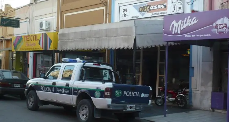 Detuvieron a un motociclista que circulaba con un cuchillo
