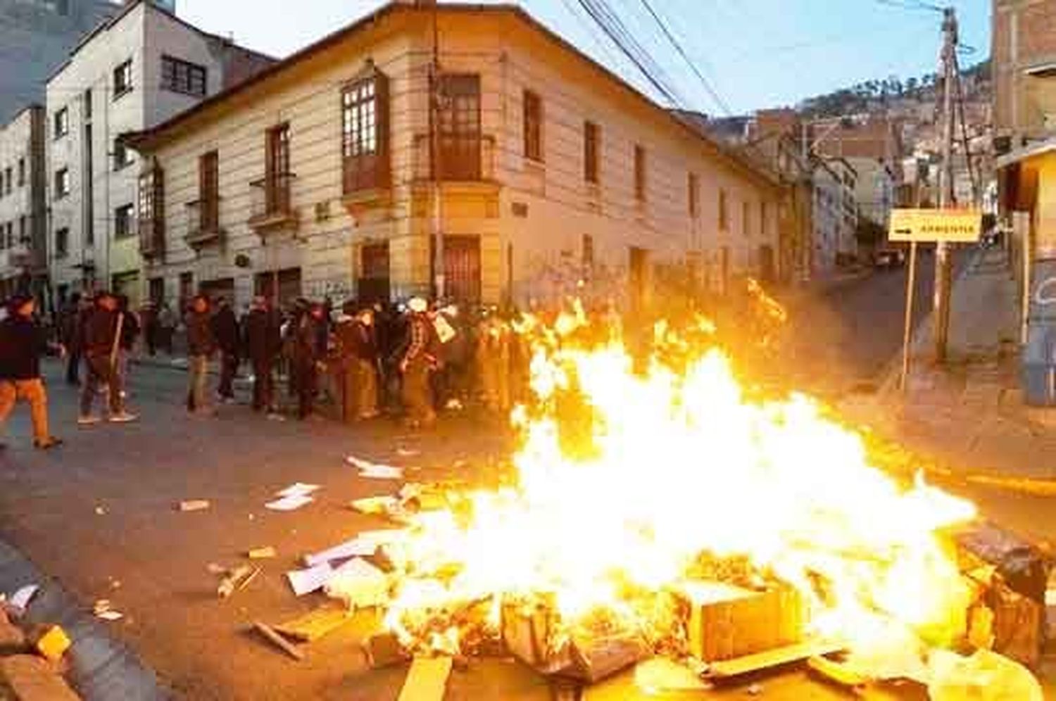 La Paz se convirtió en el epicentro del combate entre los seguidores de Arce y Morales